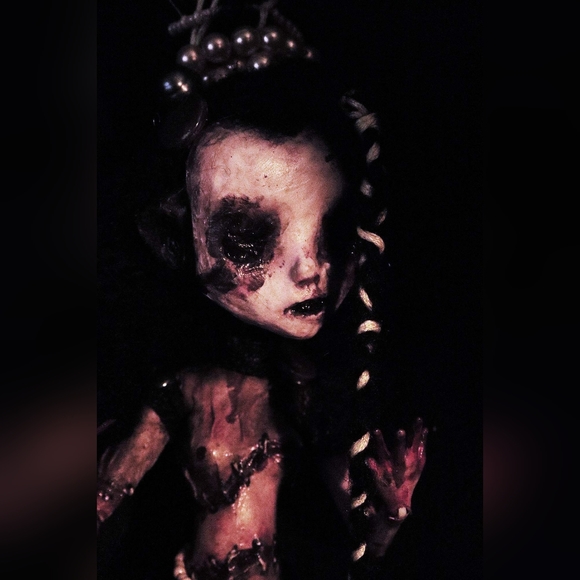 Pretty Girl - OOAK - Custom Monster High - Gothic Horror Art Doll - Picture 1 of 3